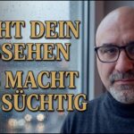 Frau sitzt ruhig und selbstsicher einem Mann gegenüber, der sie aufmerksam ansieht